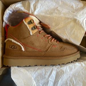 Ugg’s Size 6 Highland Hi Heritage Boot (New)
